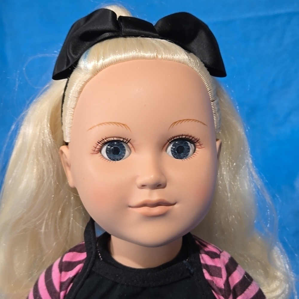 My Life Blonde Blue Eyed Hairstylist